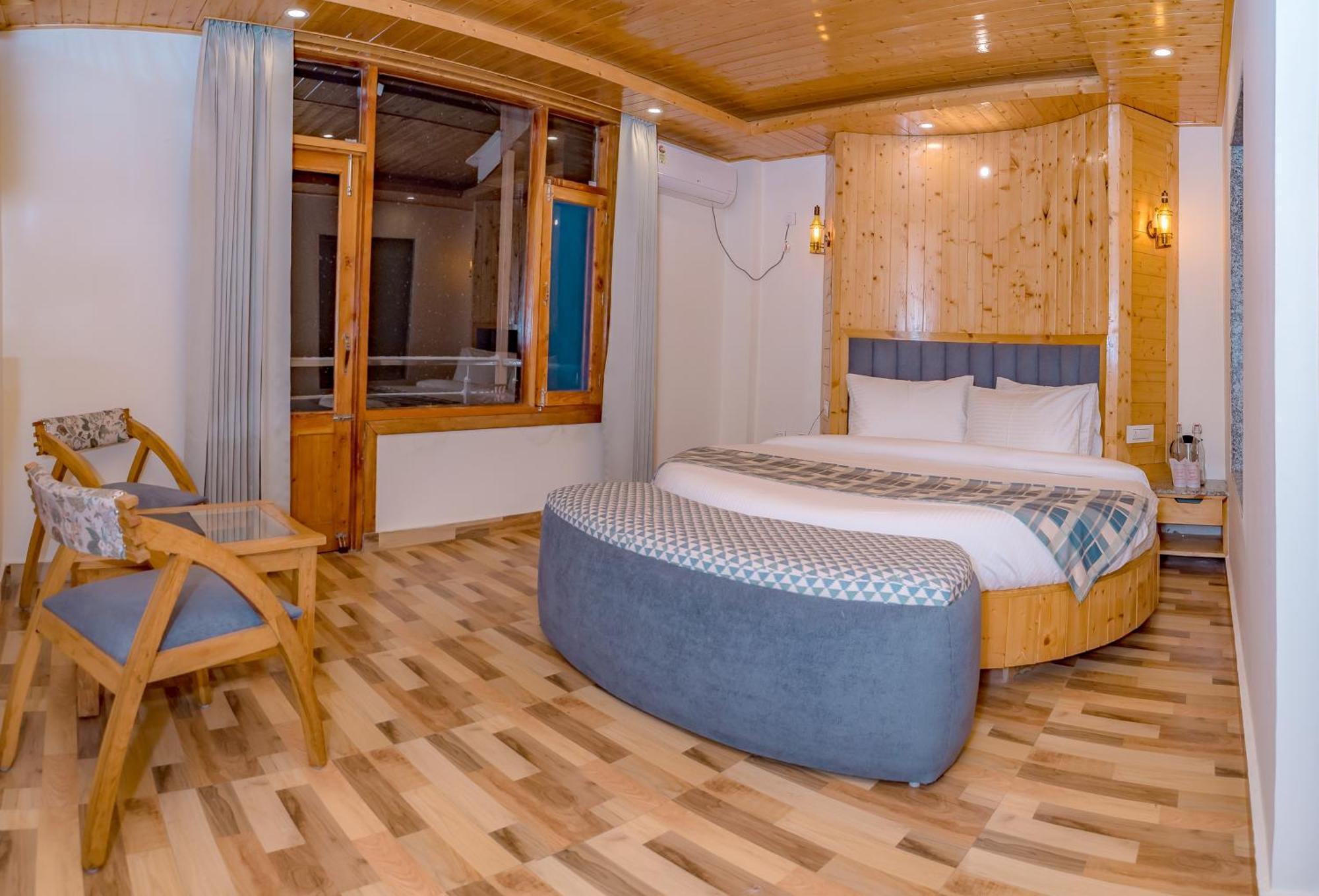 Snow City'S Montana Blues Resort Manali - Heated & Air-Cooled Stay — Photos 2